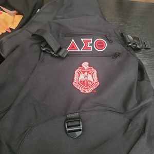 Delta sigma theta swing bag